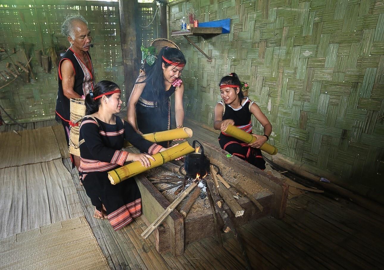 Tái hiện Lễ mừng lúa mới dân tộc Xơ Đăng tỉnh Kon Tum